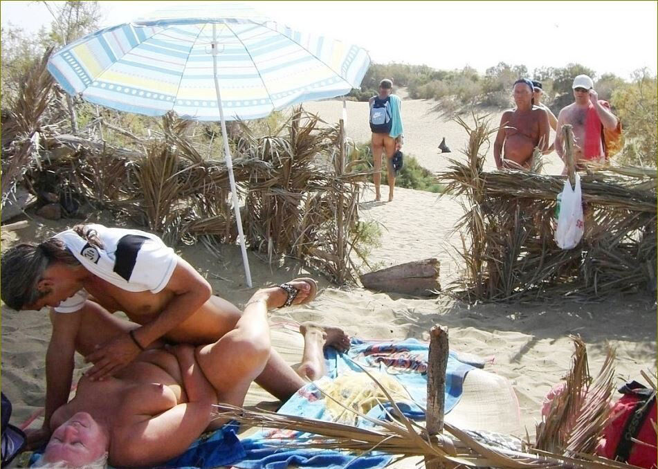 Nudist beach photo in the Sex on beach gallery