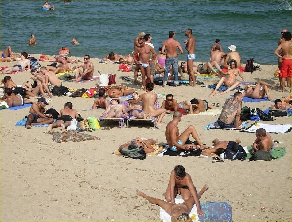 Nudist beach photo in the Sex on beach gallery