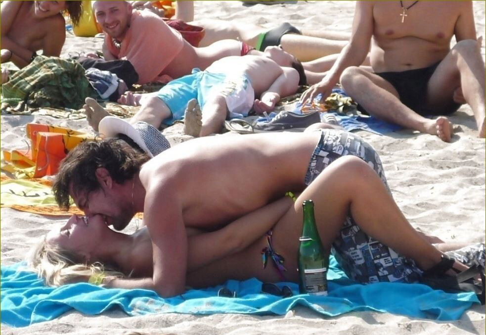 Nudist beach photo in the Sex on beach gallery