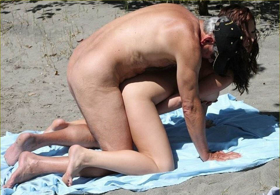 Nudist beach photo in the Sex on beach gallery