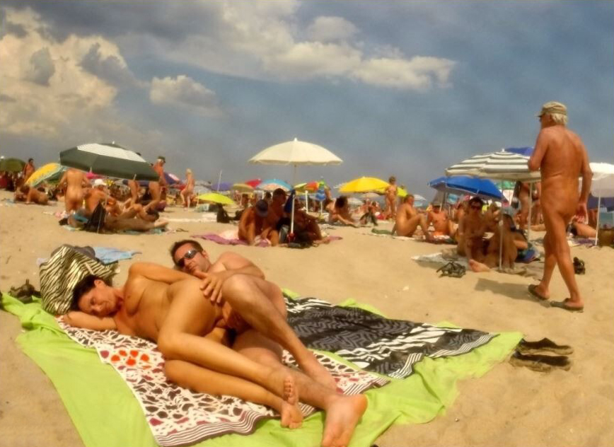 Nudist beach photo in the Sex on beach gallery