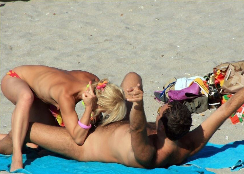 Nudist beach photo in the Sex on beach gallery