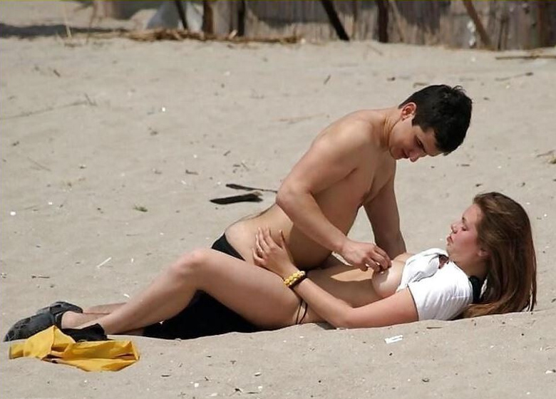 Nudist beach photo in the Sex on beach gallery